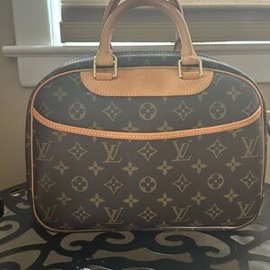 Louis Vuitton Deauville Monogram Canvas Tote